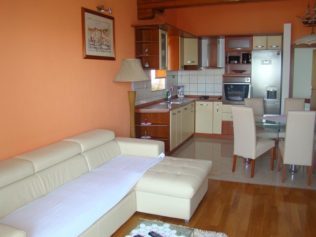Apartments Villa Sunce Dugi Rat Oda fotoğraf